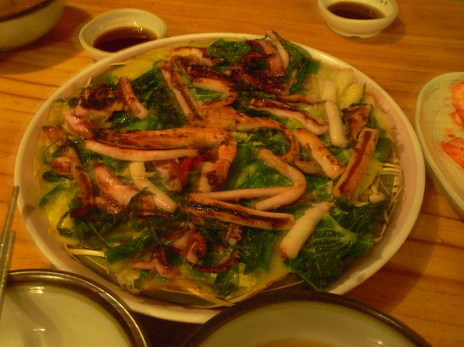 海鮮たっぷりのちぢみ。<br />具たっぷりだけど生地はかりかり薄くてかなり美味。