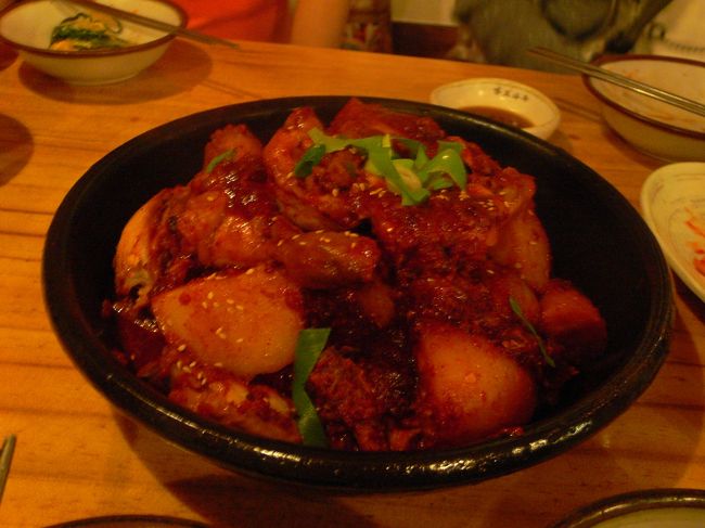 こちらの名物タットリタン。http://www.konest.com/data/gourmet_guide.no=1193#taktoritan　甘辛くてうまかったです。<br />最初これに加えてポッサムをたのんでいたのですが、多すぎ、と店員さんにとめられましたｗ