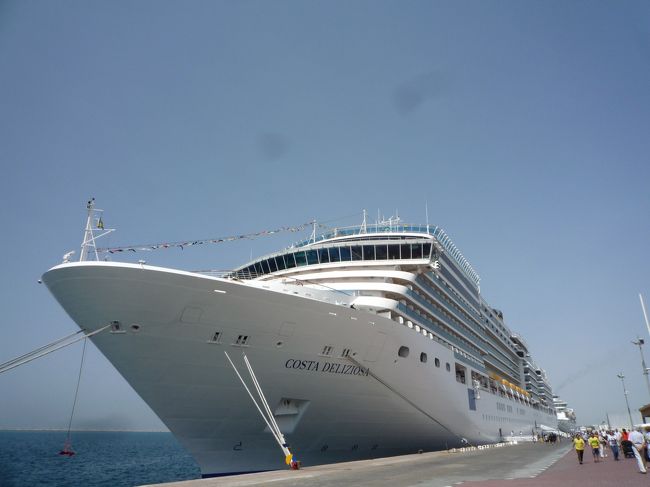 名残惜しいですが、最後のランチをいただいて、いよいよ下船。<br /><br />みんなと一緒に下船の場合は、ルールがあるようで下船説明会とやらに出なければいけないのですが、1日前の下船なので下船時間とスーツケースのピックアップ時間をフロントに伝えるだけで、スーツケースはターミナルにちゃんと運ばれていました。<br /><br />乗船時にクレジットカード登録も済ませているので、明細を確認するだけですし、ほんと完璧なシステムです。すべてがちゃんとフローに乗っかっている感じ！！！