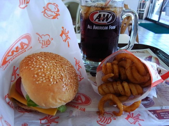 石垣に戻ってきて、730交差点向かいのＡ＆Ｗでハンバーガーぱくついてるときも、もちろん頭の中はオガンにサンゴの産卵でしょ〜ムフフ<br /><br />そういえば触れ忘れてたけど『ウナリザキ』のガイド陣、若くてよく知ってて親切でいい体してるし素敵な男の子ばっかり、眼の保養にもなったわぁ<br />ムフムフっ<br /><br />またリピートしーよぉ！