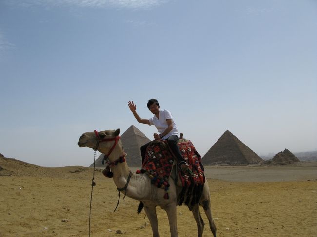 実は砂風が激しいうえ、早くも35℃くらいあったのできつかったけど、<br />記念の一枚になりました。<br /><br />このあと、しつこくチップ（バクシーシ？）を求められましたが、スルー。<br />