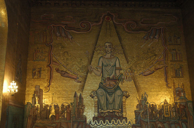 金箔のモザイクで豪華絢爛です