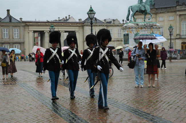 ここでも衛兵の交替式に遭遇しました<br /><br />