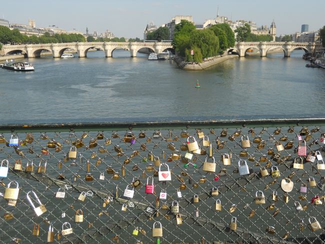 ２０１１年５月４日(水)<br />・セーヌ川の中州にあるパリ発祥の地シテ島<br />http://4travel.jp/traveler/piachan/album/10577092/<br /><br />・ユースホステル パリ・クリシー<br />http://4travel.jp/overseas/area/europe/france/paris/tips/10180034/<br />
