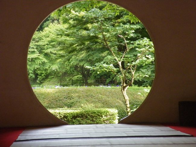 明月院丸窓<br />