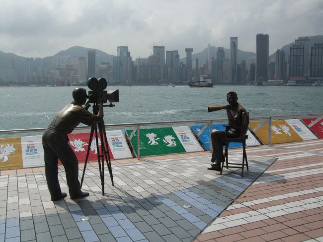 最終日。出発までの間観光へ。暑いです。<br />プロムナード。<br />夜はバックの夜景が綺麗だった場所です。