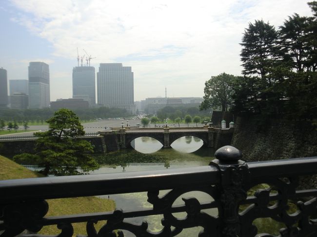 二重橋から正門を望む。