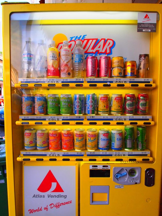 海外ではめずらしい自販機…！！<br />さすがにHOTは無いですね…。