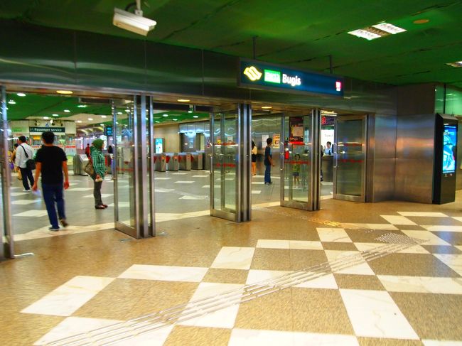 地下鉄に乗って、今度はリトル・インディアに向かいます。