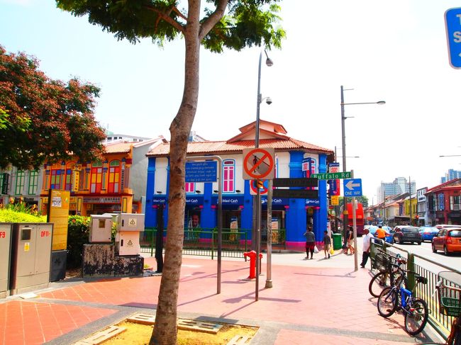 建物自体がインドっぽいものが多いのかな？と思っていたら、建物自体はどこのエリアでもあまりかわらない感じ。<br /><br />ただ、道行く人達はガラッと変わります（笑<br /><br />アラブストリートはマレー（系？）人が多かったのに対し、こちらではインド（系？）人が多かったです。サリー率＆おじさん達の顔も濃い…！！！（←