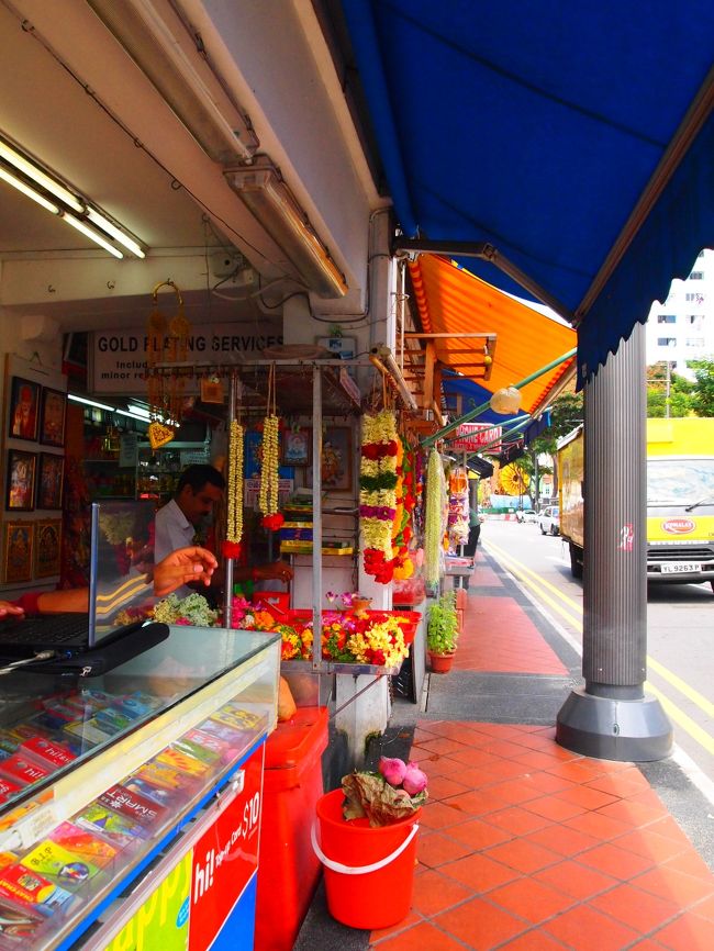 続・盗撮（笑<br /><br />花の首飾りを売っているお店は、どのお店もいい香りがしてました♪<br />…一緒に虫が飛んでる確率も高かったですが…