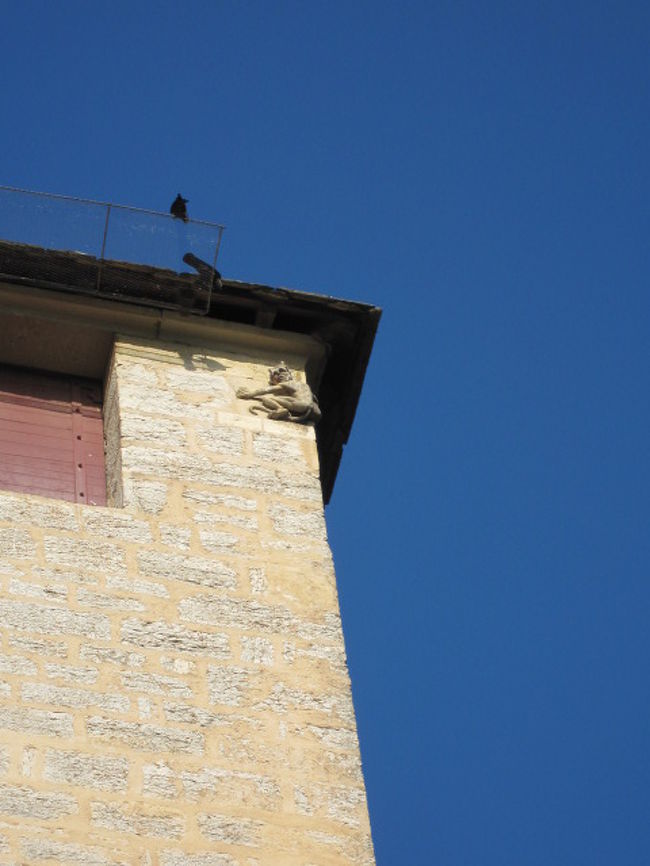 塔の上には悪魔が・・・