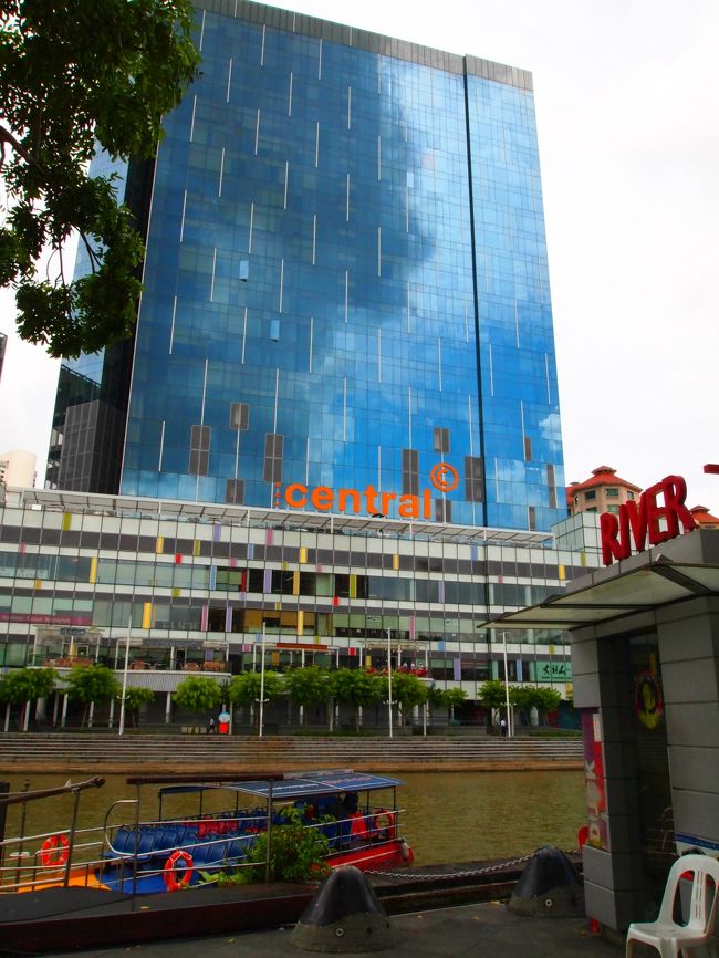 リバークルーズの乗り場の向かいのビル。