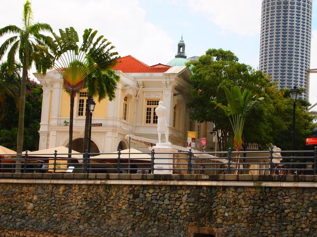 ラッフルズ卿を後ろから撮ってみる（笑