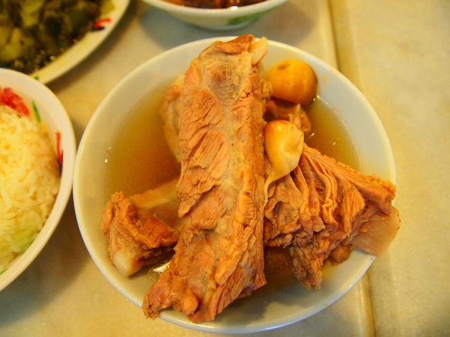 肉ーーーーーーーーーーー！！！！<br />バクテーはすごくおいしかったです…！！！！！<br />肉も美味かったんですが、スープがううううううううまい！！！！！<br /><br />以上で二日目一部終了です。<br />見て頂きありがとうございました（＾＾）