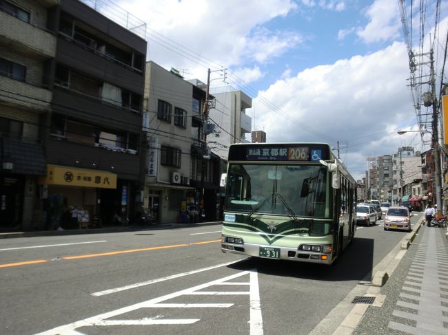 京都の足はバスが便利です。