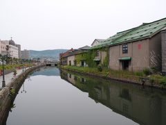 最終日は、早朝の小樽をスタート。
観光名所としてにぎわう小樽運河も、早朝なのでほとんど人がいませんでした。

