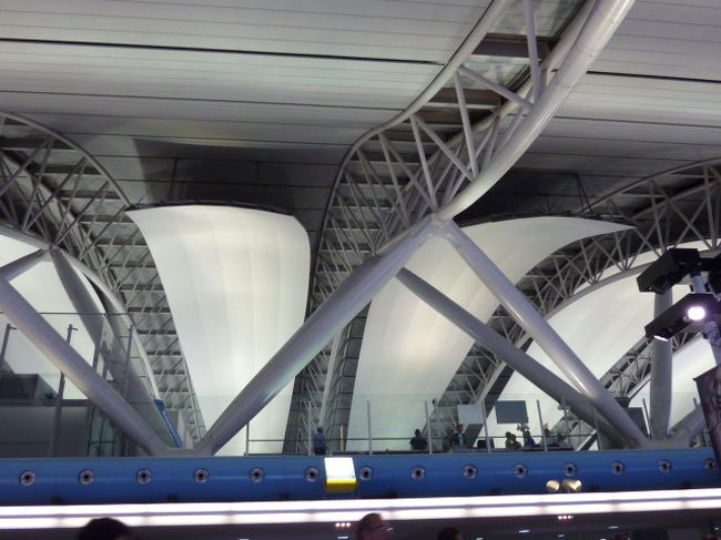 関西空港の天井には<br />美学が潜んでいる