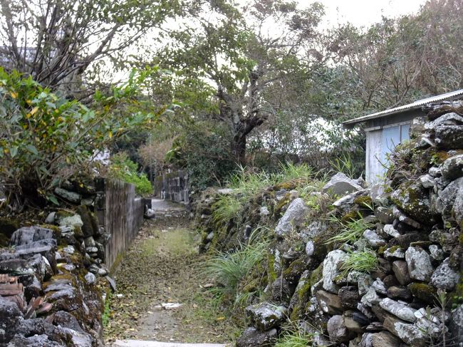 旧そうな石垣ですね。