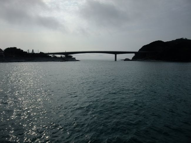 慶留間島と外地島を結ぶ慶留間橋です。