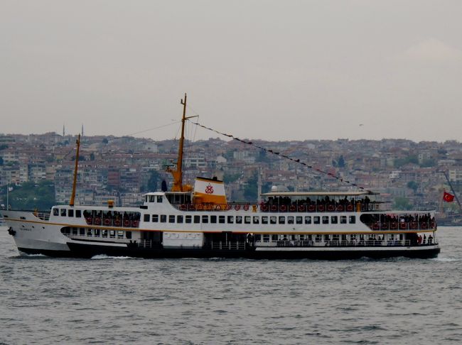 イスタンブール : トルコ トルコ76 イスタンブールt ボスポラス海峡クルーズA ☆小型船を