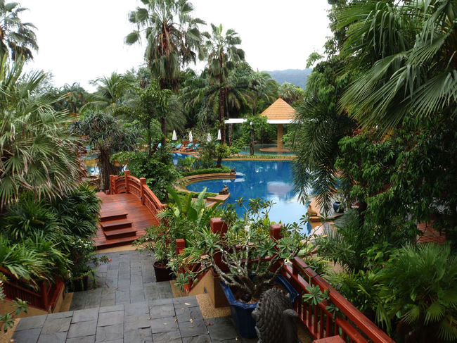The Hotspring Beach HOTELに立ち寄ってトイレ休憩。<br />プーケットの端にあるため繁華街から遠く立地は良くないけど、キレイで素敵なホテルだったそう。