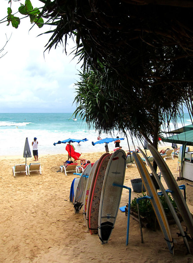 雨季だからというのもあるけど、パトンビーチのにぎやかさに比べると寂しい印象。