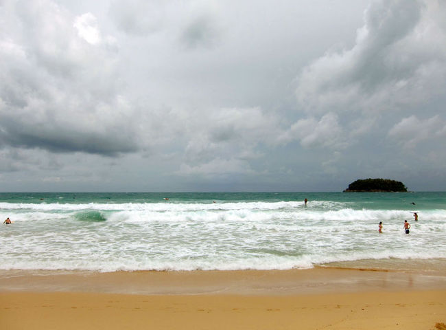 何だか雲行きも怪しくなってきたので、予定より早めに店探しに戻ることに。