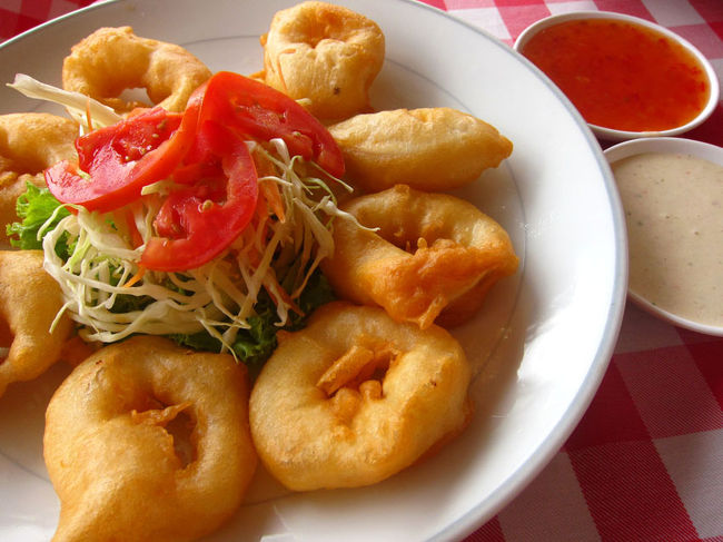 【イカフライ】160B<br />おつまみにと思って追加したら「そんなに食べれるの？」と聞かれたけど、どうしても食べたくて頼んだ１品。<br />このイカフライはマヨ系のタレと、スウィートチリソースを付けて食べるけど、どちらも美味しかった。<br />お酒を飲みつつ、本を読みながらまったり♪