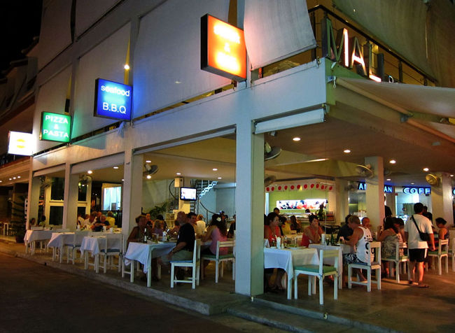 今夜の店は、滞在２日目に行った“MARI RESTAURANT”へ。