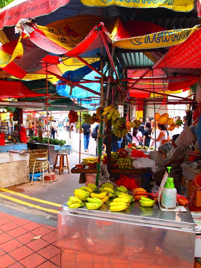 豪華なお寺（笑）を後にして、チャイナタウン散策。<br />こういう屋台好きです〜（＾＾