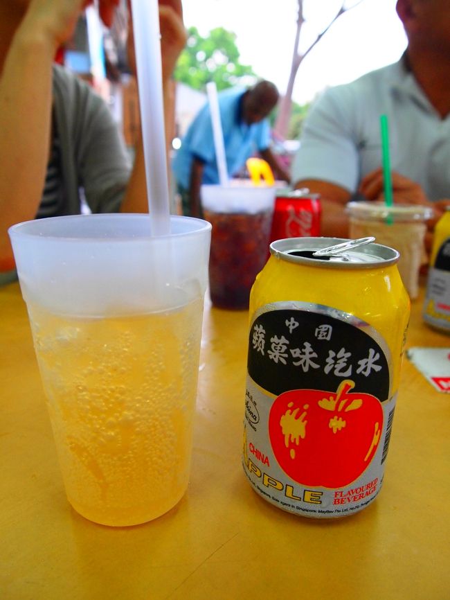 シンガポールのリンゴの炭酸ジュース。<br />ちょっと独特の苦み？みたいなのがありますが、美味しかったです〜