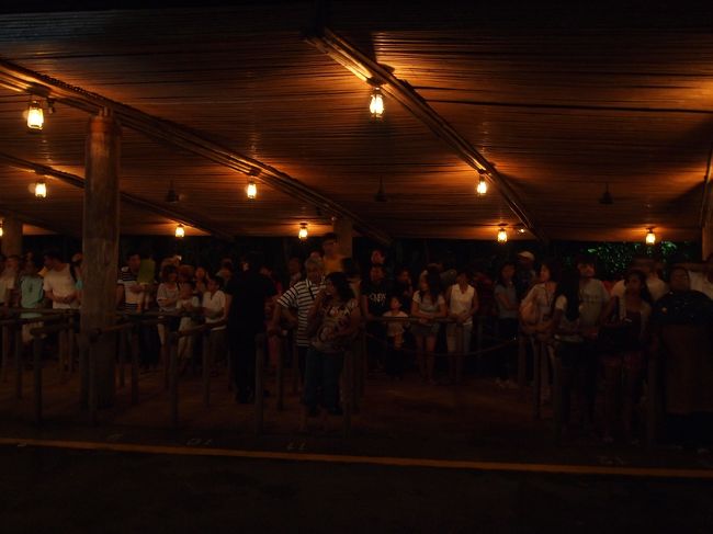 週末だったせいか人が多い…！！