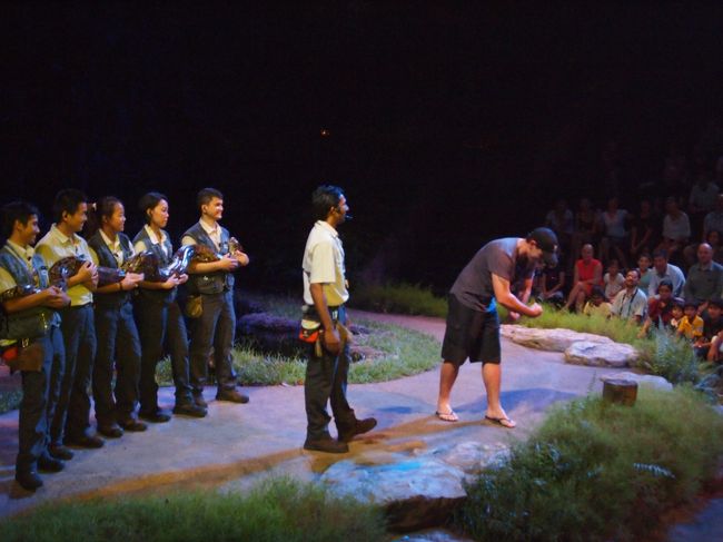 お客さんをあげてイジるのもあります（笑<br /><br />この男性はオーストラリアからの観光客。<br />オーストラリアは結構近いせいか、結構たくさん来てましたね。