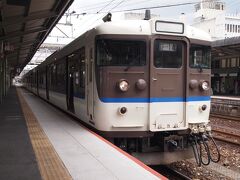 岩国駅12:59発の普通列車で次の目的地である宮島へ向かいます。