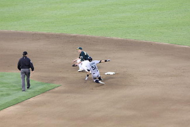 イチローも２塁盗塁セーフ