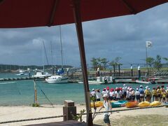 今回の旅行の目的のひとつであるドルフィンプログラムをしに、
もとぶ元気村に来ました。
ホテルからは1時間弱で到着です。

念のため、2週間以上前から予約をしていましたが、
私たちが参加した11時の回はまだ空きがありました。

ドルフィンプログラム以外にも
マリンスポーツや母が受けた紅型教室など
様々なプログラムがあります。