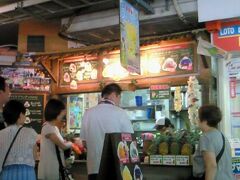 水遊び中の親子をおいて、
おんなの駅なかゆくい市場へ行ってきました。
