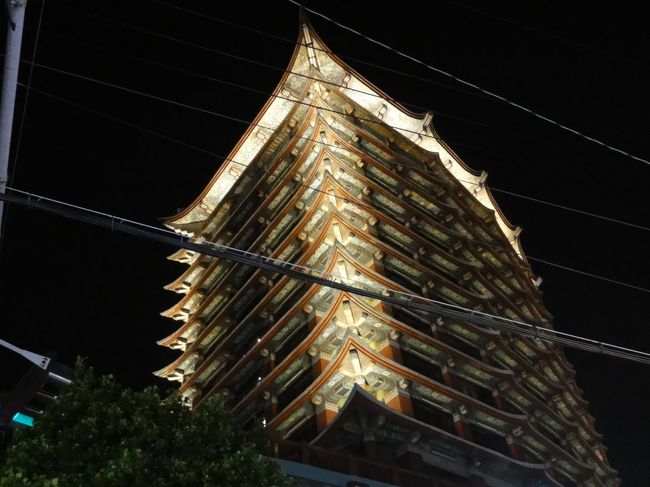 関空を夕方発つと、夜には釜山のホテルに入れました。<br />今夜は釜山駅に近いコモドホテルです。