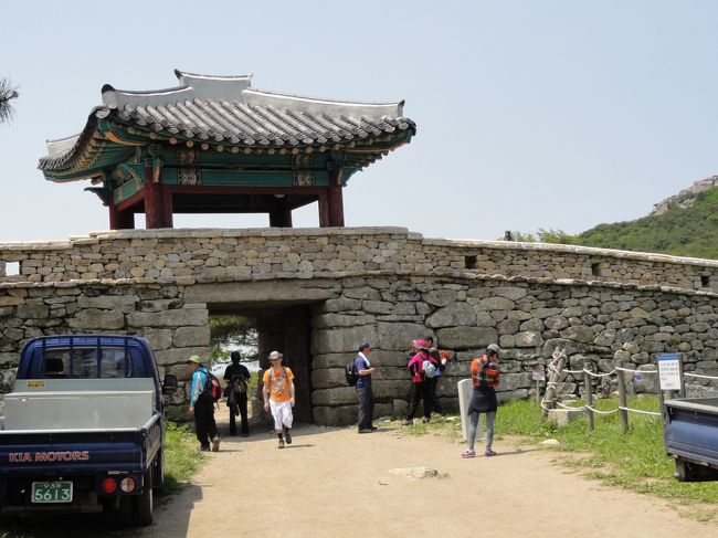 金井山城にはミニ万里の長城があります。<br />梵魚寺から1時間弱で北門に着きました。