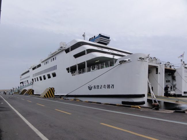 夜6時出航のフェリーで済州島までは11時間。静かな航海でした。