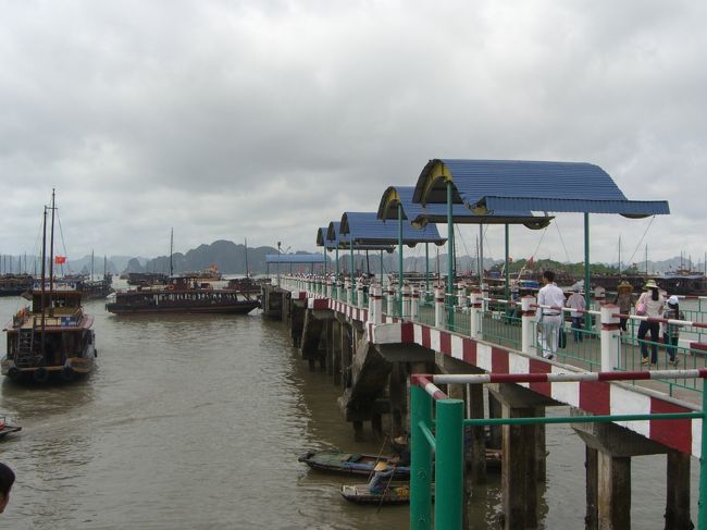 ハロン湾クルーズに出発