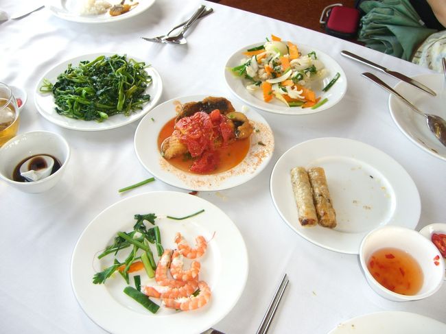 次々と色んな料理を頂きました