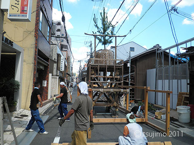 芦刈山（あしかりやま）が組立てられています。