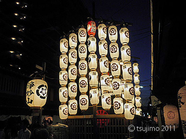 浄妙山の駒形提灯です。