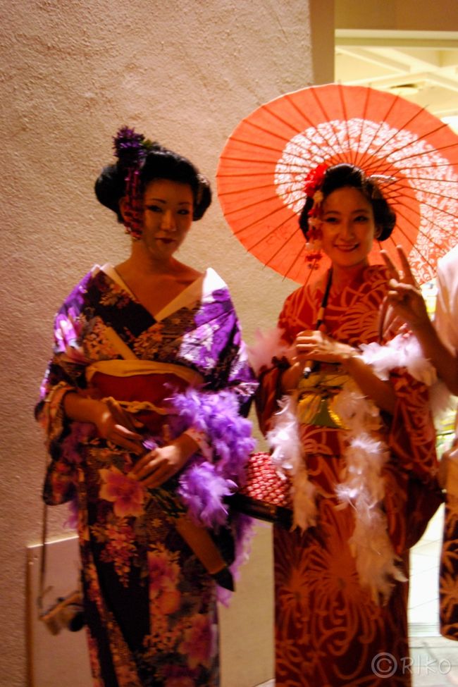 まずはゲイシャGirlsでしょうか？それとも舞妓はん？…の仮装