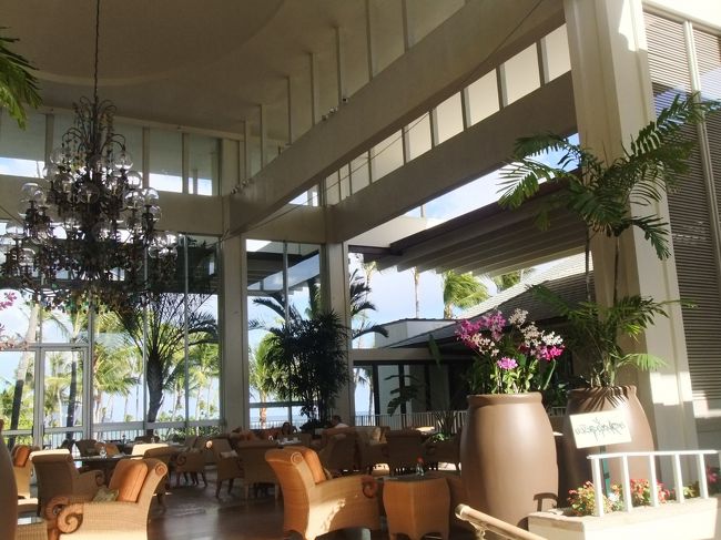 ザ・カハラホテルの<br />「プルメリアビーチハウス」で、<br />ランチパーティ。