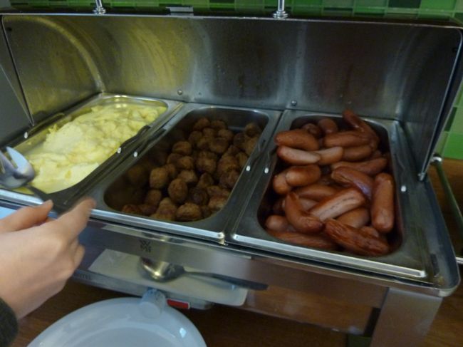 暖かいものもあります。<br />もちろん、ミートボールも。<br />味もなかなかおいしくて