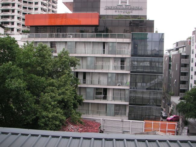 アジアの安宿にビビった私の今回の宿。<br /><br />The Heritage Silom<br /><br />最寄り駅から徒歩１分と、なかなかの好立地、清潔、無線LAN、朝食つきで一泊3000円。