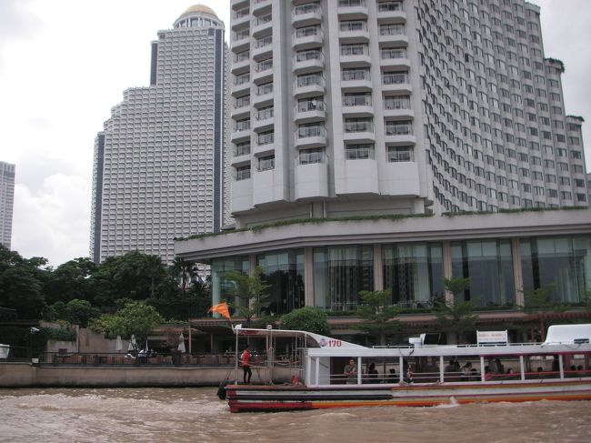 チャオプラヤ川を北上して、バンコクと言えば、のカオサン通りへ。<br /><br />ボートが交通の足として確立しているのは新鮮！